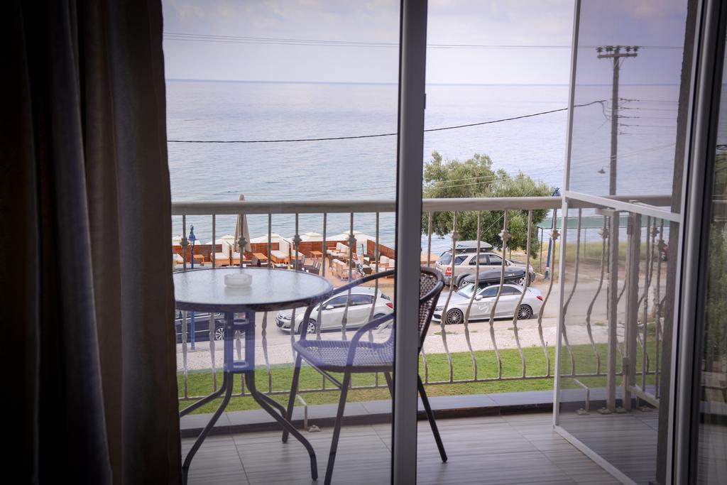 Crown Hotel Nea Skioni Rum bild