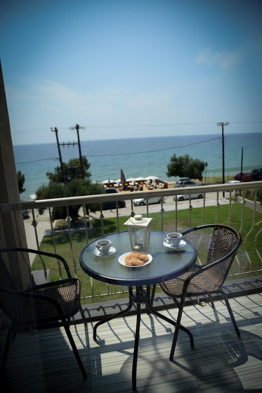 Crown Hotel Nea Skioni Rum bild