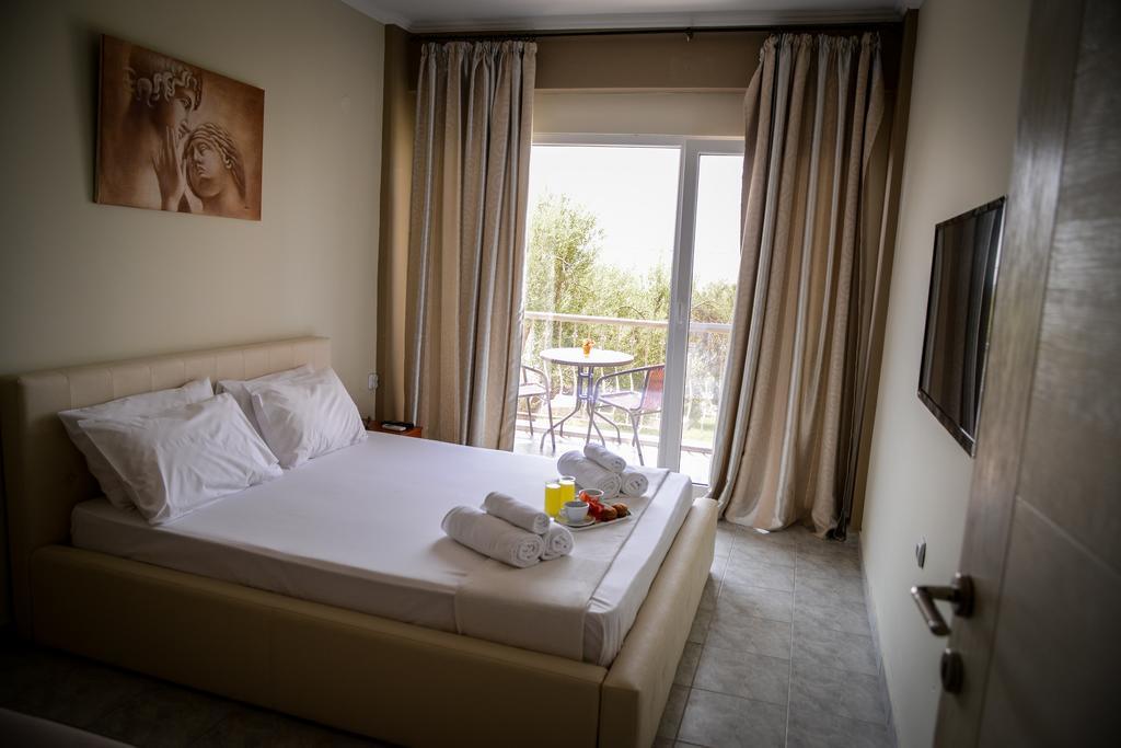 Crown Hotel Nea Skioni Rum bild