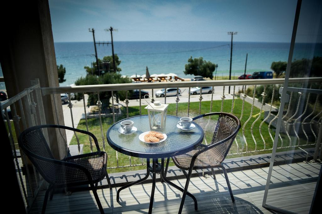 Crown Hotel Nea Skioni Rum bild